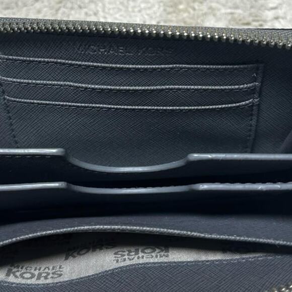 Michael Kors Wallet - Picture 6 of 6